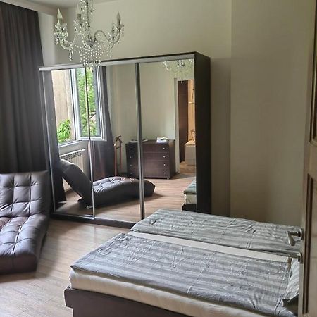 Vitosha 67 Apartment Sofia Bagian luar foto